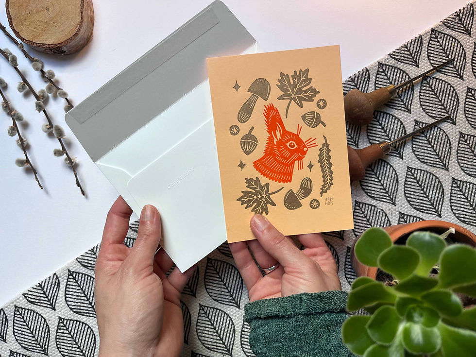 Miniature : Cartes postales représentant un écureuil entouré d'un motif automnal avec une enveloppe