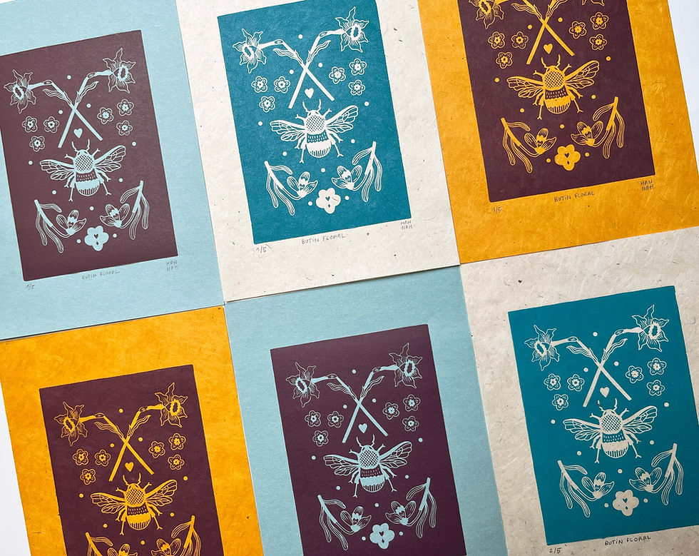 Miniature : Linogravure d'un bourdon entouré de fleurs de printemps