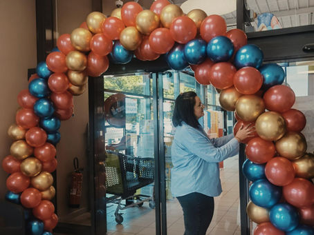 🎈 Trois arches, trois ouvertures, une même énergie festive ! 🎈