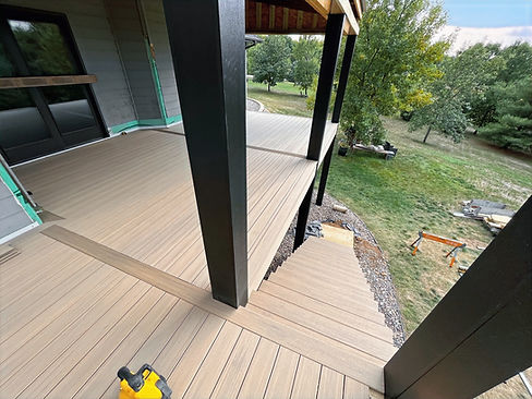 Each step developed in the process and taken into account for the most stunning results. This is a magnificent big deck.