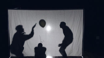 Exibição da peça de teatro “A árvore da escola”