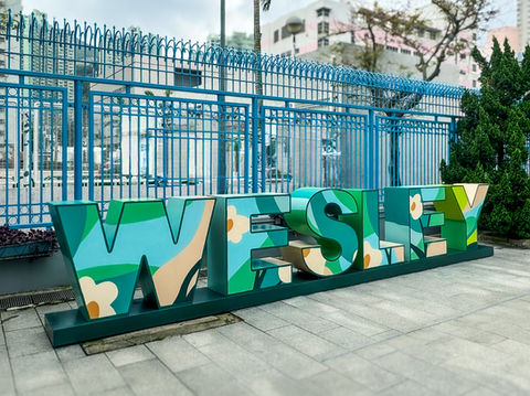 建築戶外立體字體裝置彩繪與壁畫工程,手繪綠色系幾何花朵圖案的校園廣場品牌空間美化