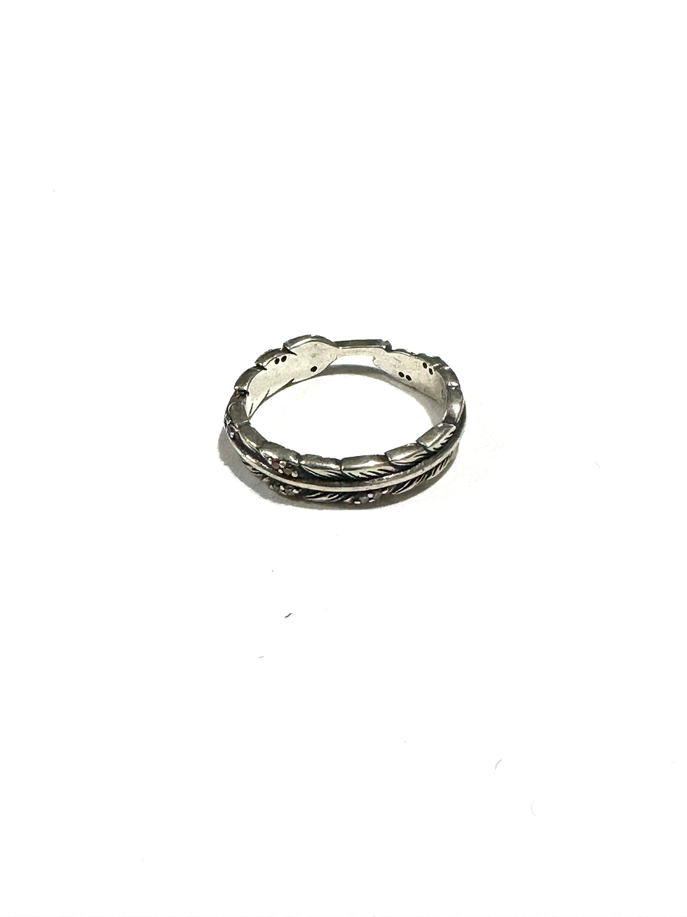 Anillo de Hojas con Poquito Color