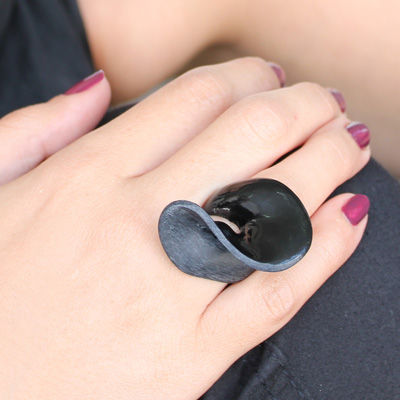 Thumbnail: Black Wave Ring