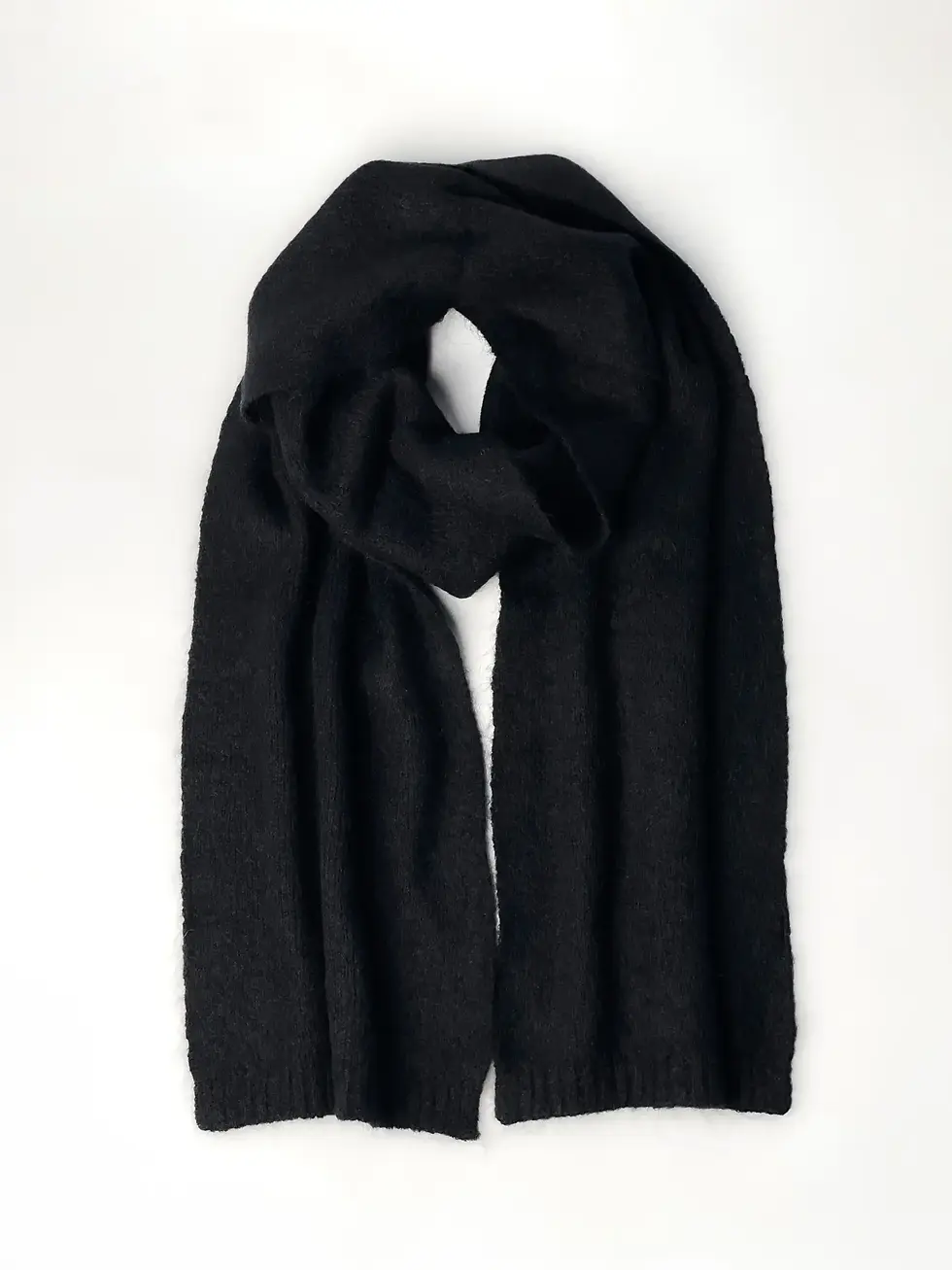 Прев'ю: Шарф жіночий чорний Альпака
