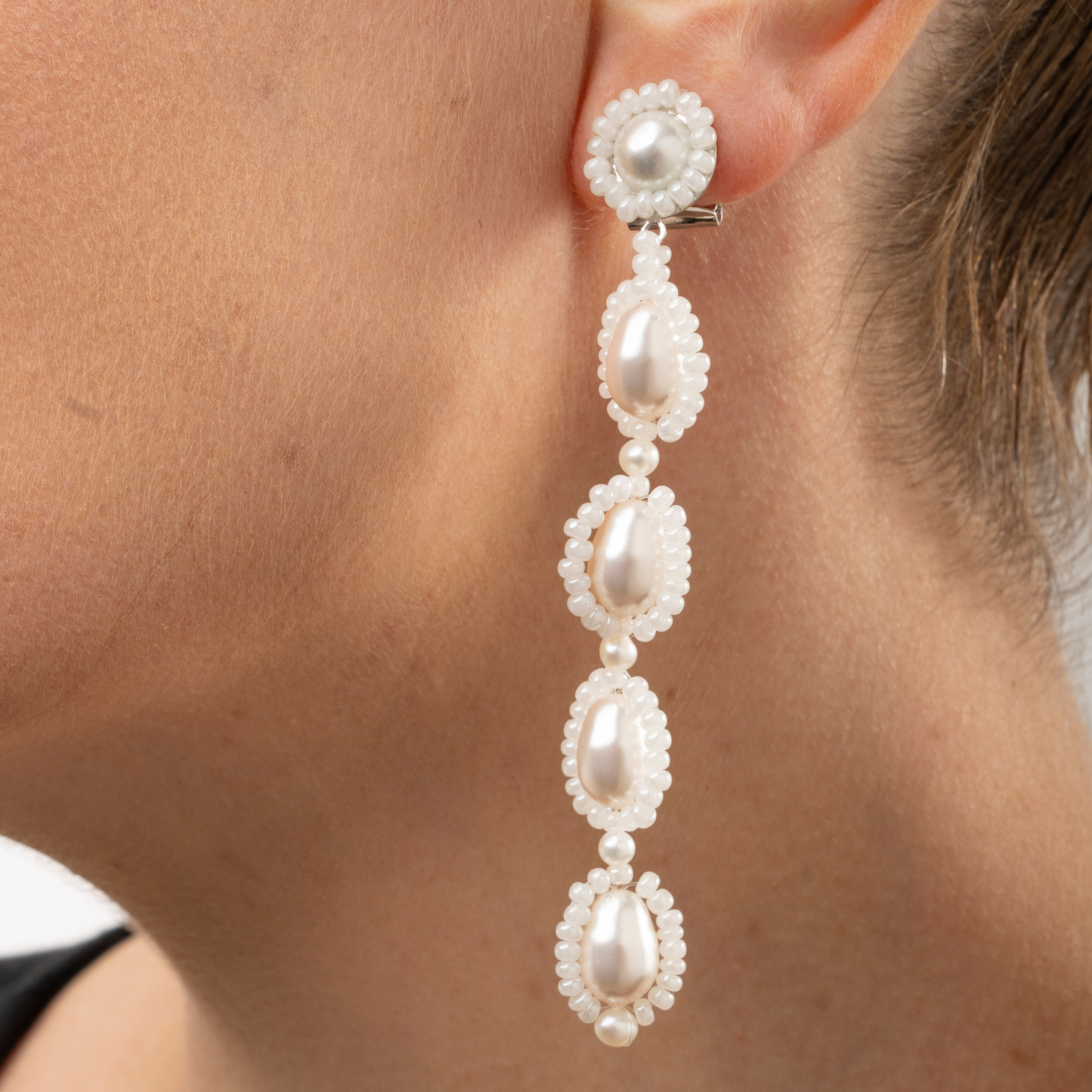 Orecchino pendente in perla vetro