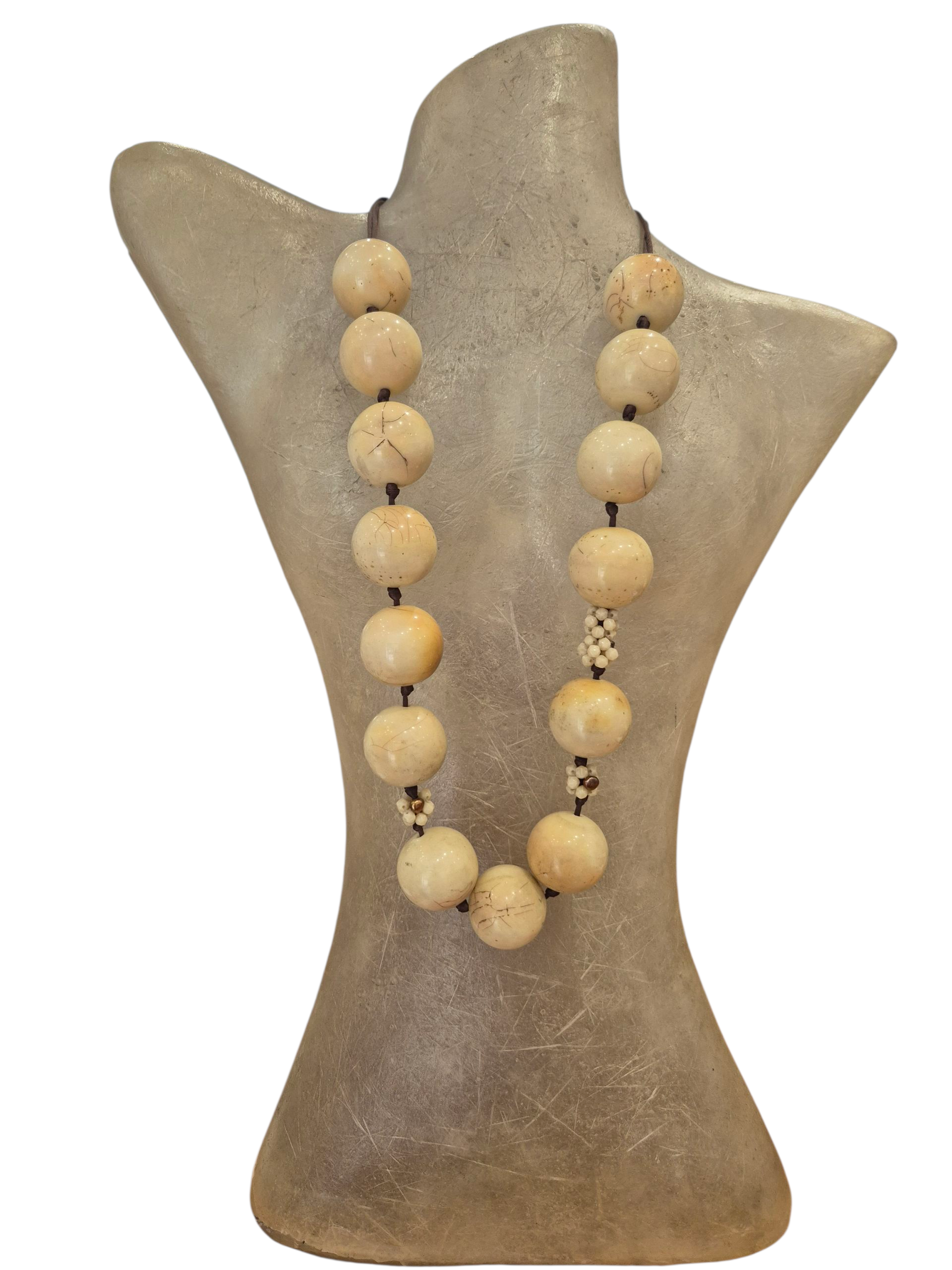 Collana color avorio in resina, perle e vetri