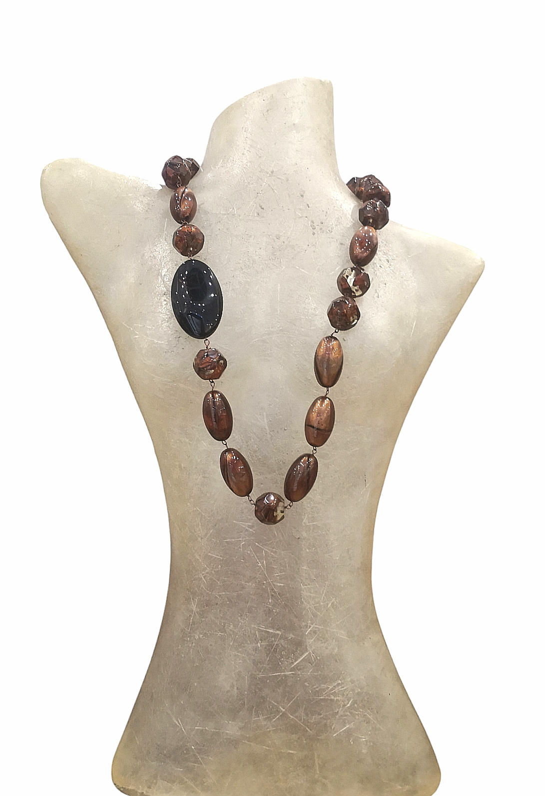 Collana marrone in resina