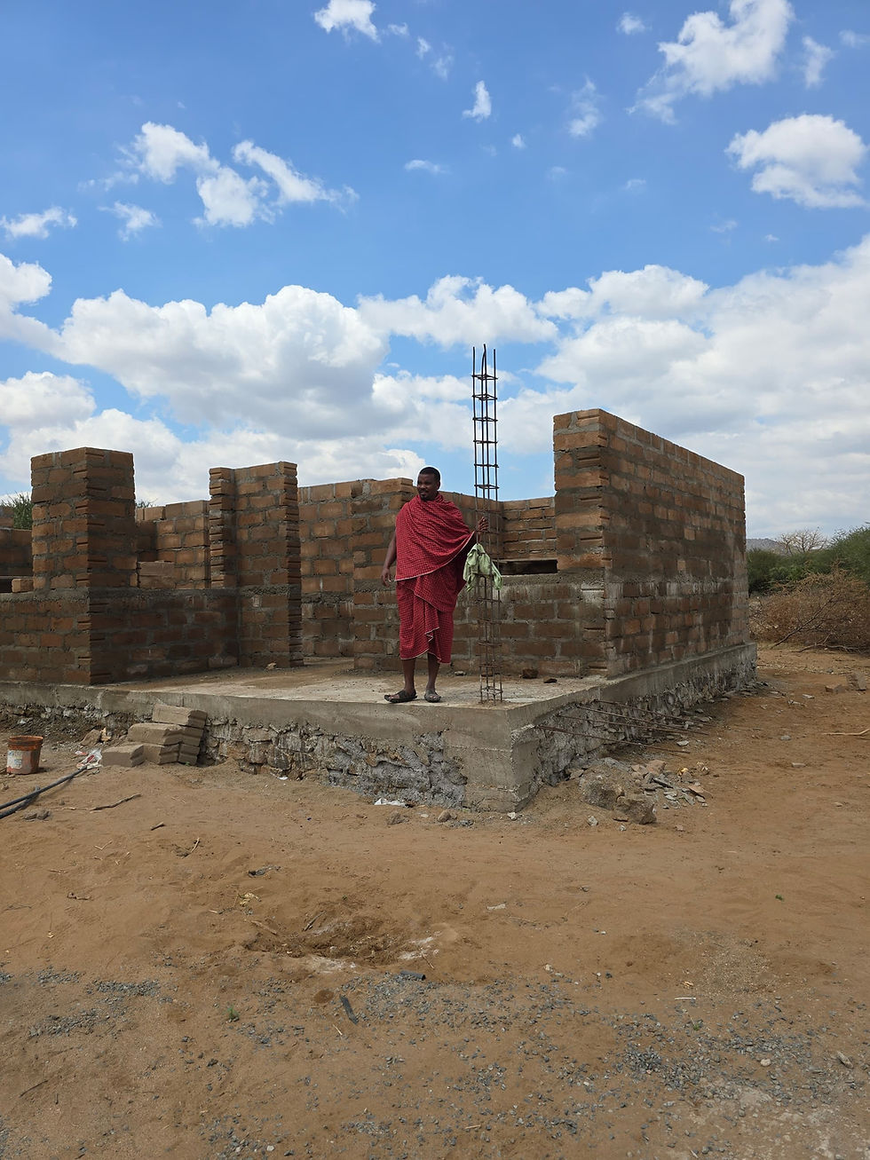 Follow-up on the maternity ward project in Tanzania: from foundations to walls, and soon a roof!
