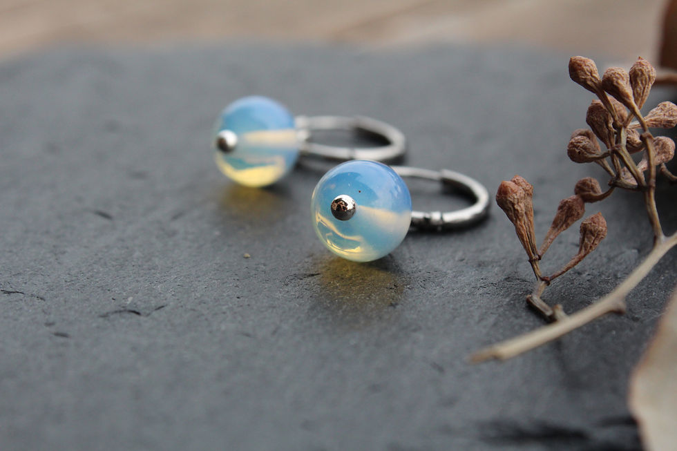 Miniaturbild: Reconstructed Moonstone Huggies silver