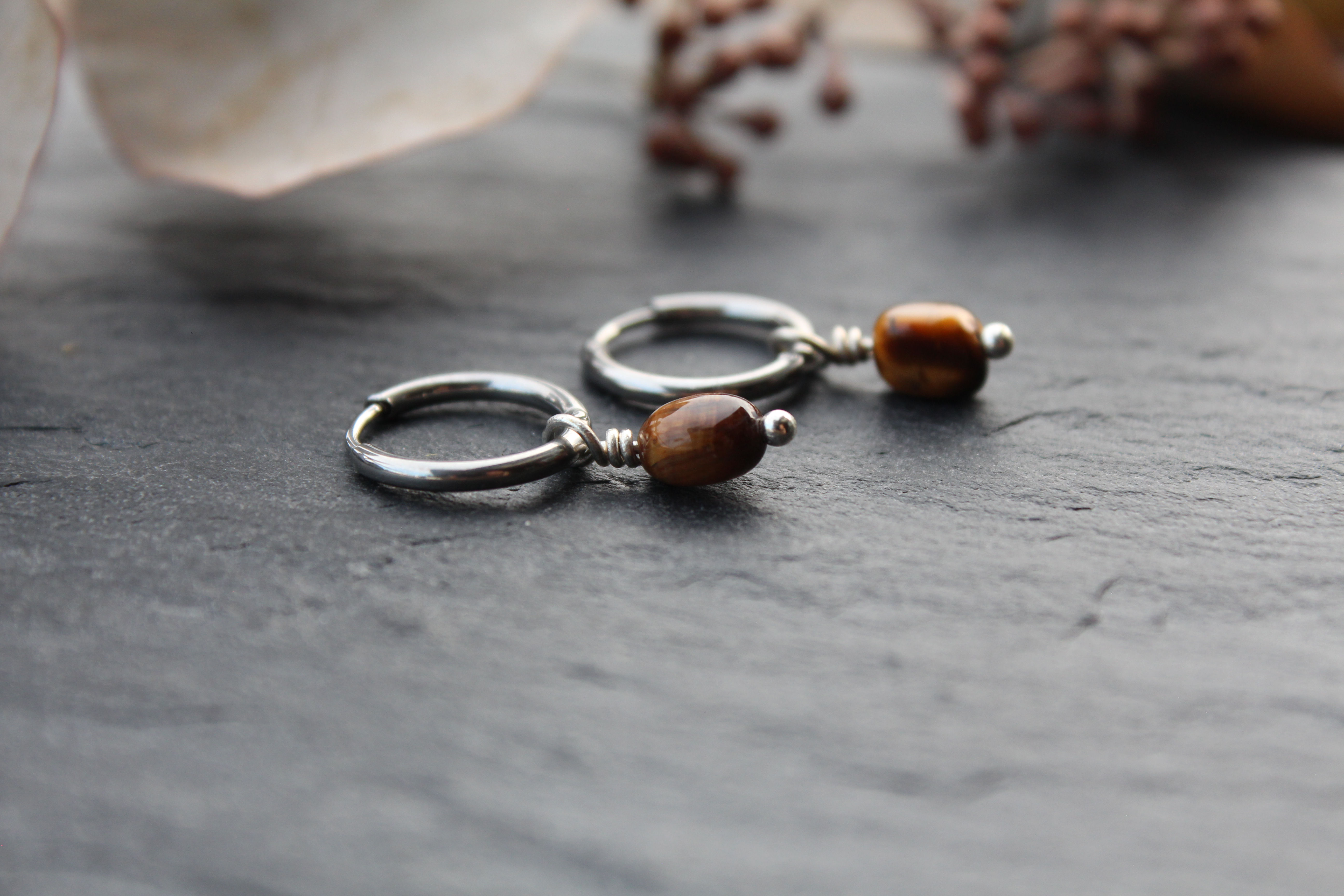 Tiger‘s-eye Huggies mini silver