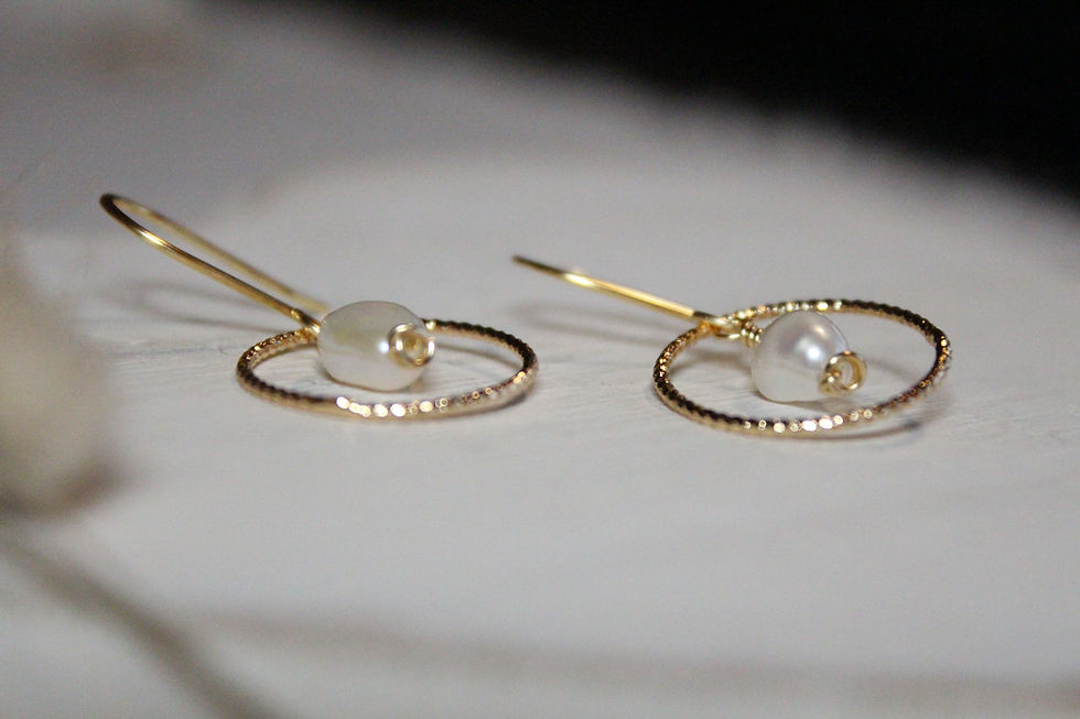 Miniaturbild: Delicate small pearl pendant