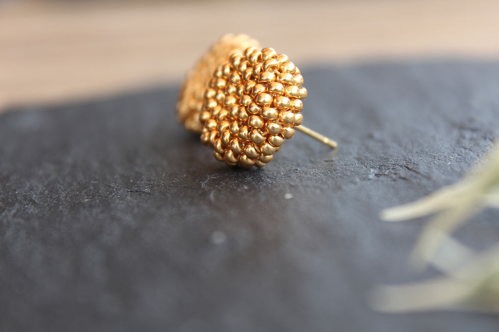 Miniaturbild: Gold Studs