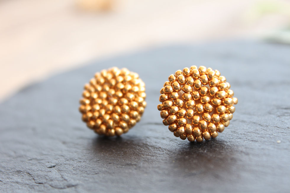Miniaturbild: Gold Studs