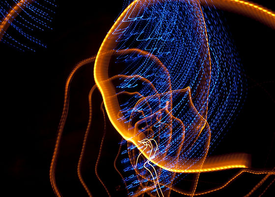 Lichtspuren im Dunkeln