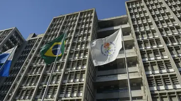 Greve de professores e técnicos da Uerj por recomposição salarial completa um mês