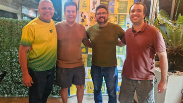Bar em Itaipu promove narração ao vivo em estilo de rádio nos jogos do Brasil na Copa