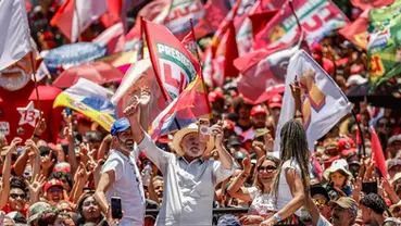 Lula cita Banco Master e defende fim da escala 6x1 em ato