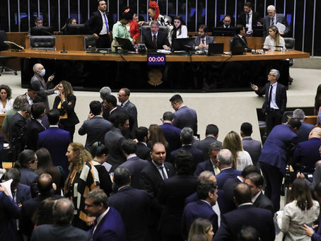 Câmara aprova arcabouço fiscal sem Fundeb e Fundo do DF, substituindo teto de gastos vigentes