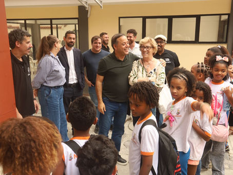 Prefeito visita Centro Cultural Cauby Peixoto e anuncia novas atividades gratuitas no Fonseca