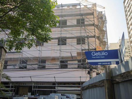 Prefeito vistoria obra do Cinema Icaraí e prevê conclusão da primeira etapa em junho