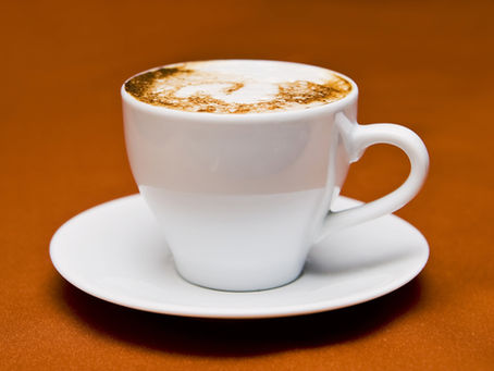 Café, até descafeinado, pode influenciar intestino, humor, memória e sono, aponta estudo