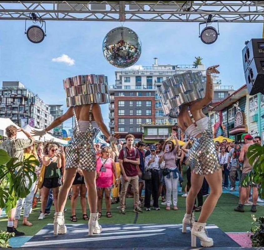 pair lamps and scale dresses performance