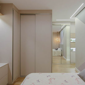 Quarto Pequeno Planejado com Guarda Roupa Branco Embutido, com Espelho.