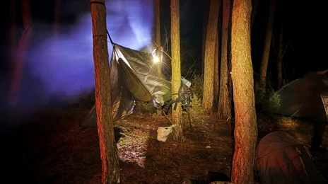 kurs survivalowy budowa schronienia w terenie