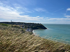 Vue aérienne du Cap Gris-Nez, plage de galets, pêche en mer sur la Côte d'Opale
