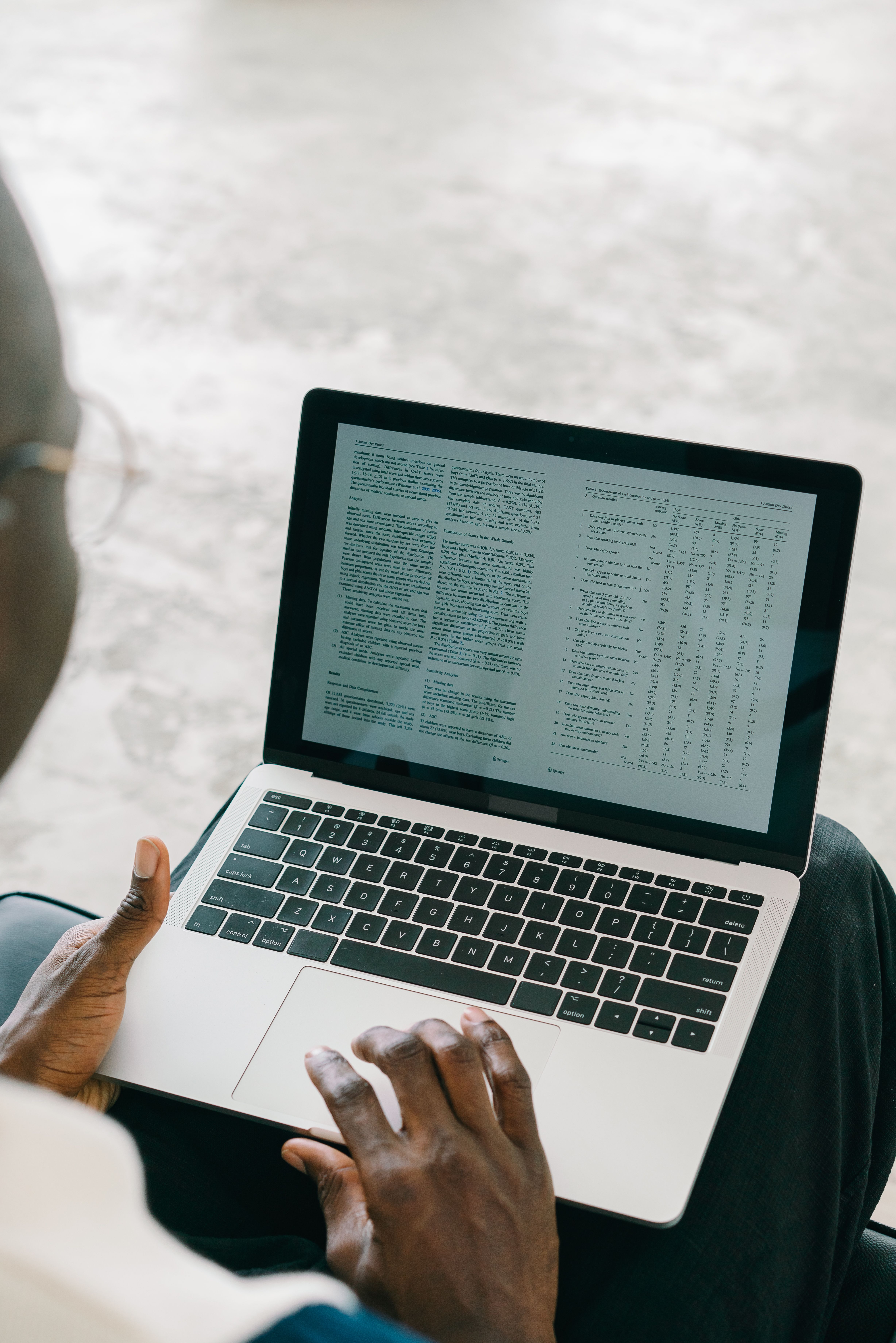 Jinsi ya Kuwa Freelance Translator na Kupata Kazi Mtandaoni