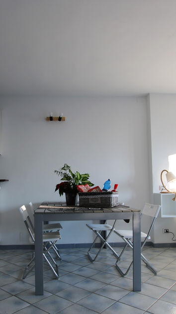 panoramica lato tavolo letto.JPG