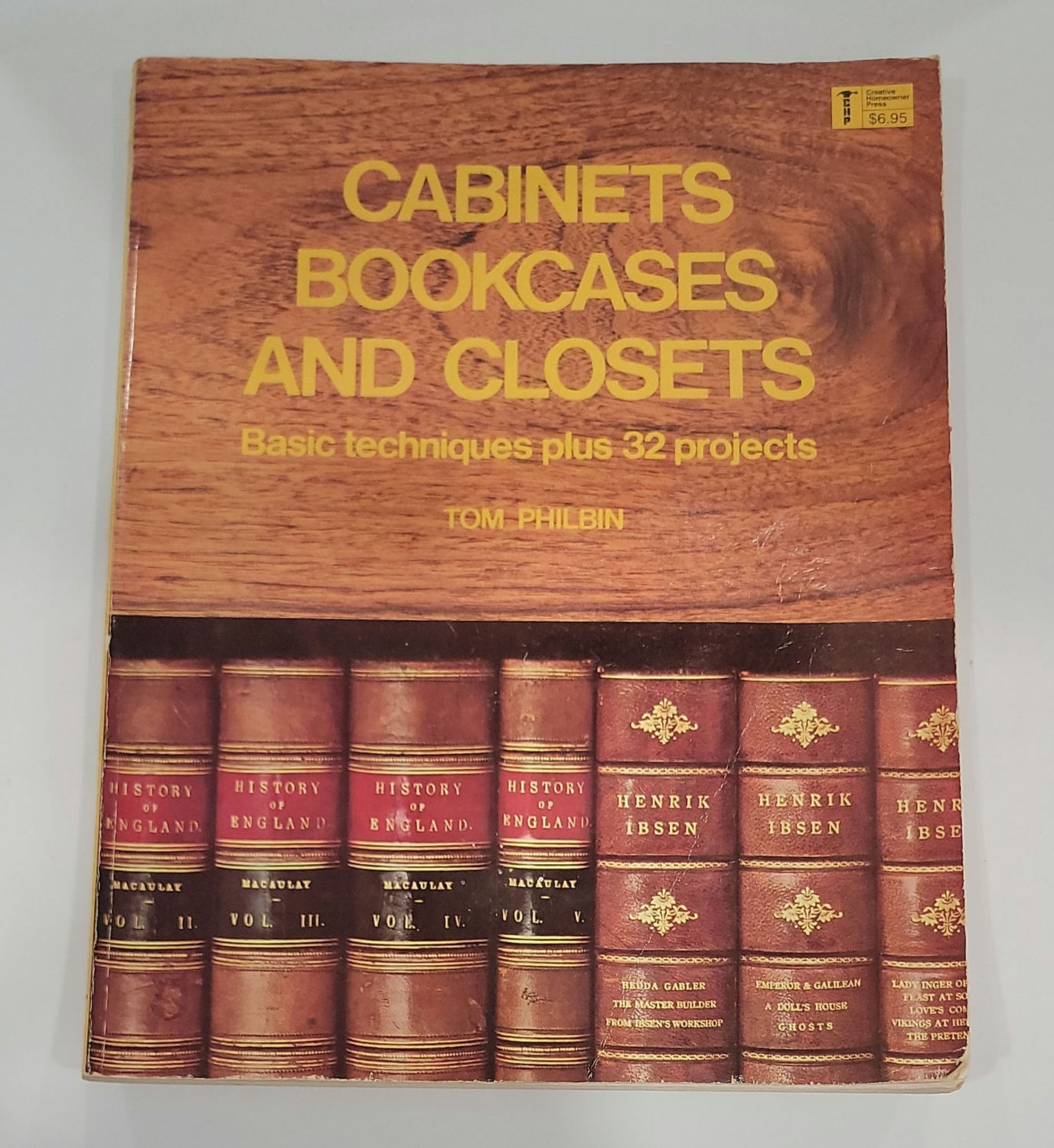 Cabinets Bookcases and Closets: Basic Techniques plus 32 Projects by Tom Philbin