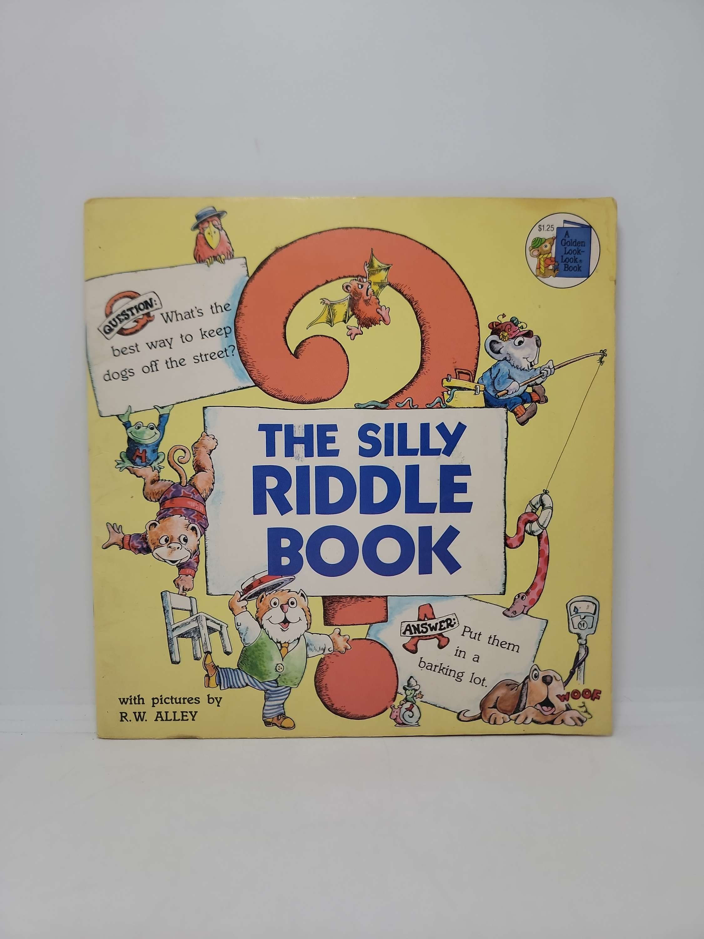 The Silly Riddle Book with pictures by R.W. Alley 1981