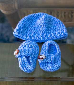 Baby booties and hat for WIC client.jpg