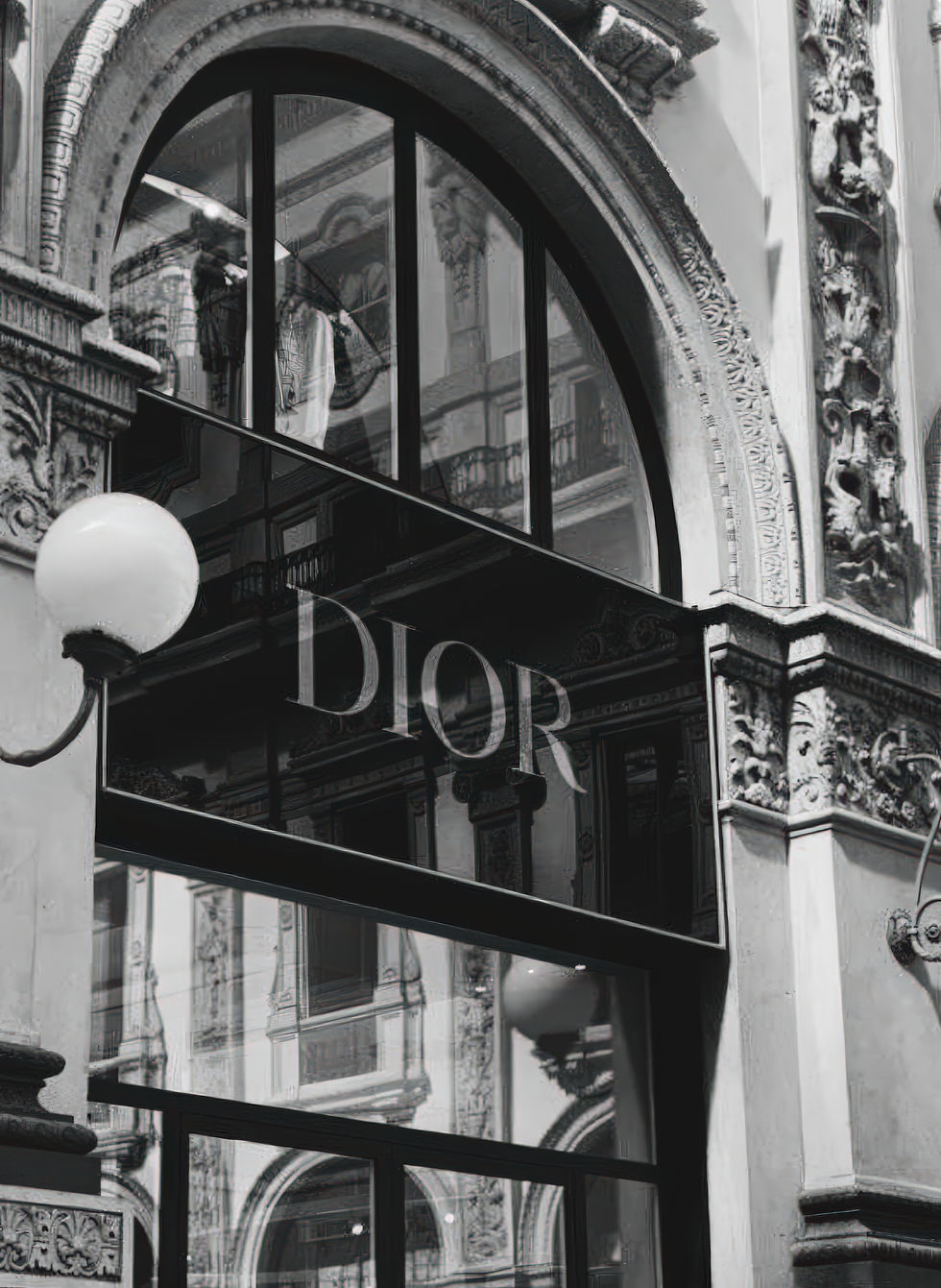 Dior Milano -les plus belles boutiques luxe au monde - poster noir et blanc