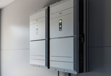 Cum să te asiguri că alegi un sistem de stocare potrivit pentru instalația ta fotovoltaică