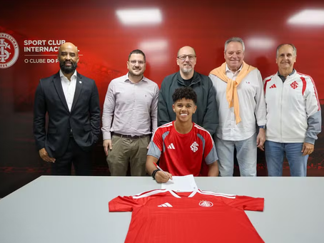 Inter anuncia renovação com filho de Kempes, ex-Chapecoense