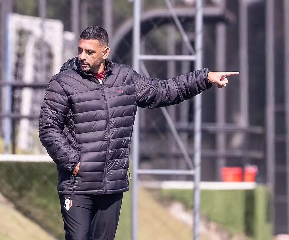 CBF cancela registro de técnico de Diego Souza e investiga o caso