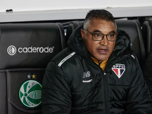 Roger Machado é demitido do São Paulo após eliminação na Copa do Brasil