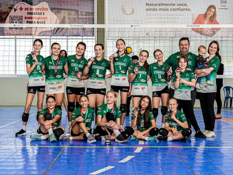 Saudades é Bronze no Estadual de Voleibol Sub-13 em Florianópolis