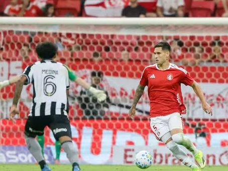 Inter fica duas vezes atrás, mas busca empate com Botafogo