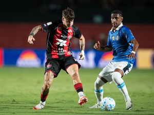 Grêmio perde para o Vitória e segue sem vencer fora de casa no Brasileirão