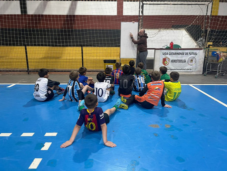 Sub-08 da ADESC São Carlos busca vaga na semifinal da LCF neste sábado