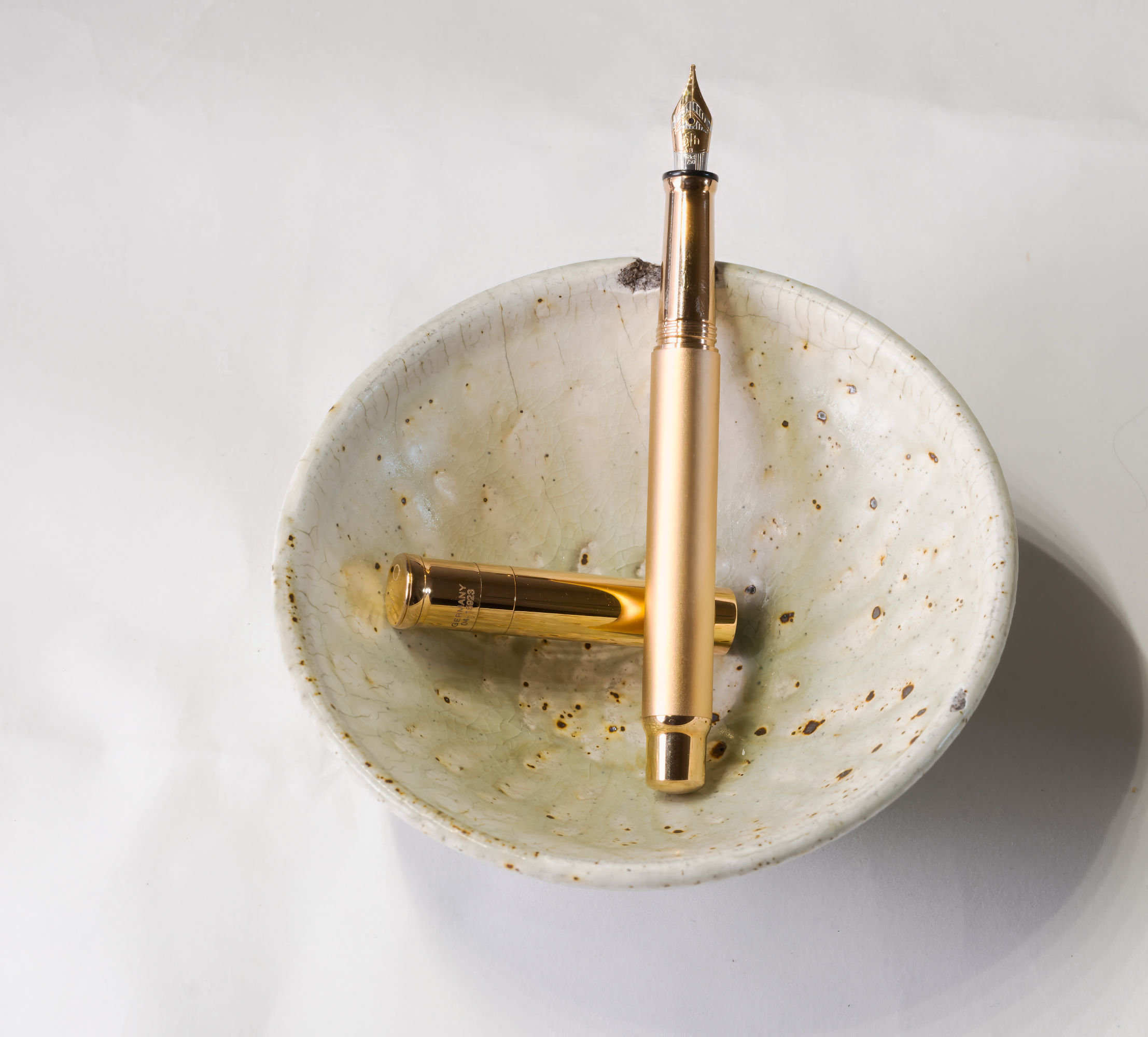 Otto Hutt Design 04 Rose Gold / Frosted Gold Numbered Edition