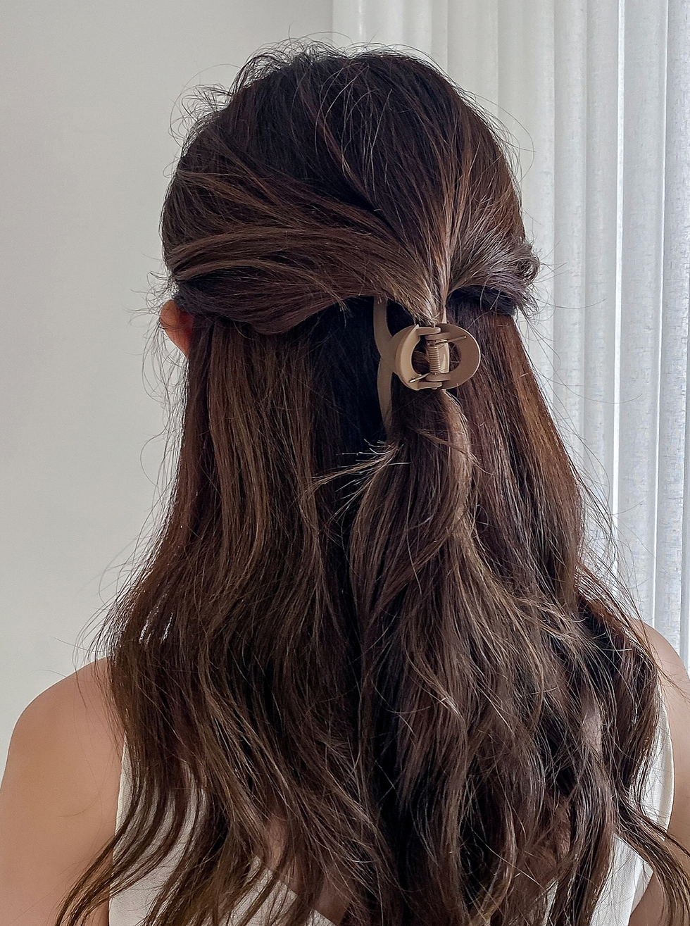 Thumbnail: Matte hair claw