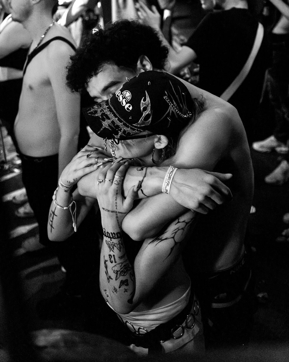 Ein Pärchen in einem Club in Basel