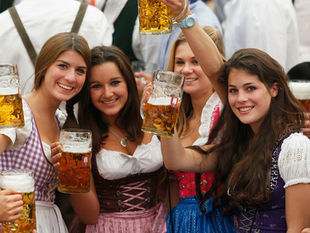 OKTOBERFEST AM RHEINKNIE