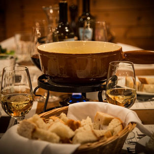 WISSENSWERTES ÜBER DAS KÄSEFONDUE