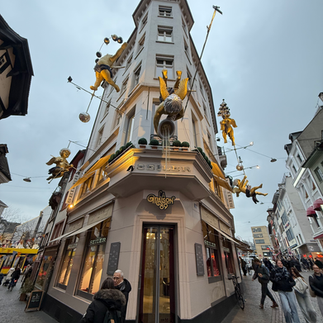 Die Weihnachtsdekoration vom Seiler Juwelier in Basel